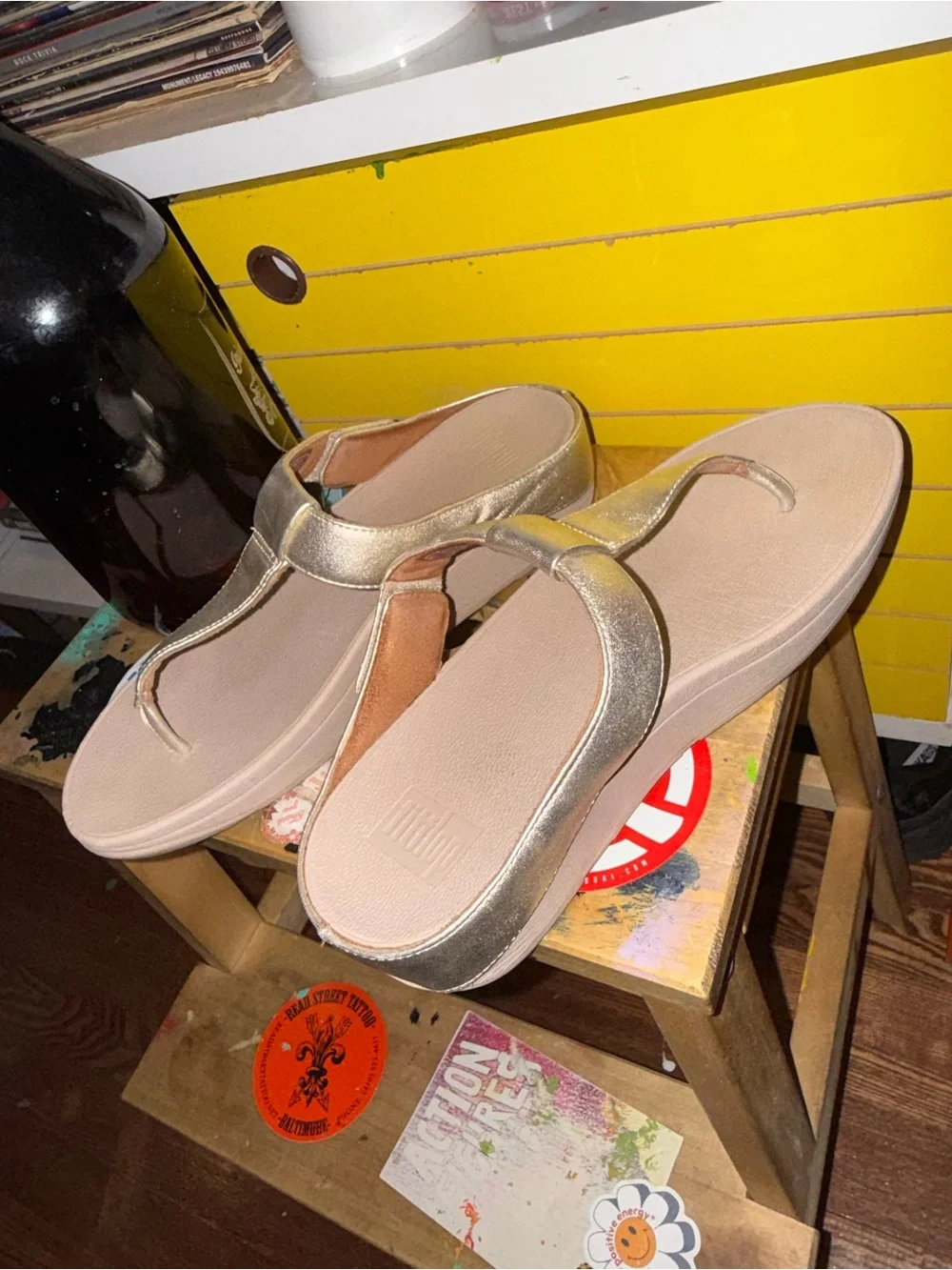 N/A comfortable metallic